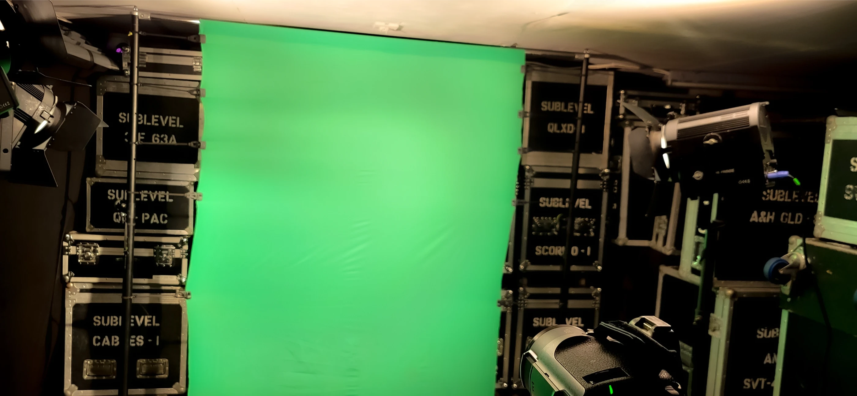 Green Screen studija pirms fona nomaiņas (chroma key) Rīgā
