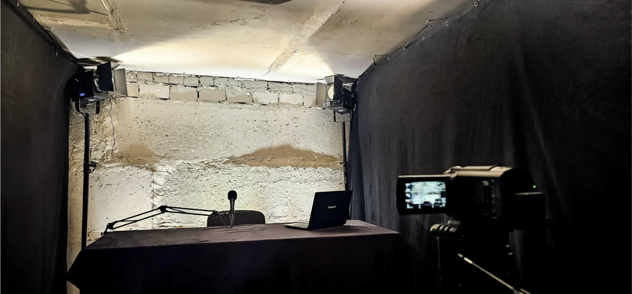 Baltas gaismas podkāsta studijā